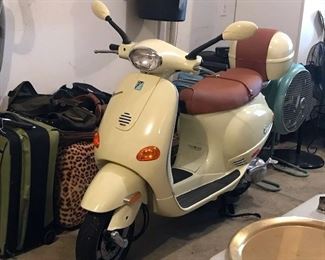 2004 ET4 150 Vespa with Only 2206 Miles