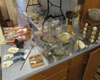 lots of good kitchen utensils to choose from