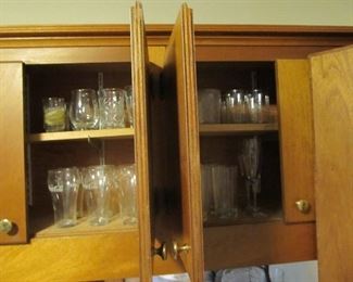 Nice selection of kitchen glassware & mugs.