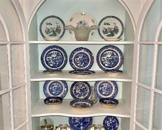 Miscellaneous Blue Willow China patterns 