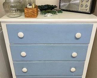 Tall chest of drawers, painted wood 
Vintage transistor radio, Floral frogs
