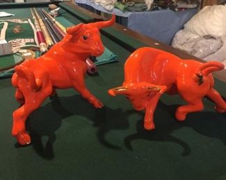 Vintage bright orange bulls in excellent condition