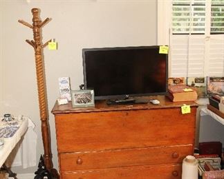 Blanket Chest, 32" Flat Screen TV