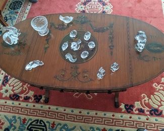 Fabulous American Regency drop leaf coffee table 