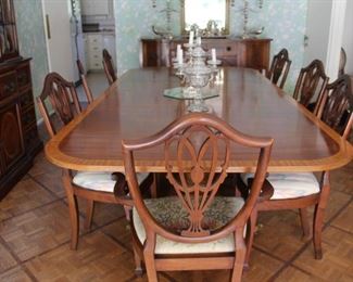 Fantastic antique dining set with triple base, brass claw feet and casters