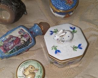Chinese enameled porcelain snuff bottle, boxes & silver