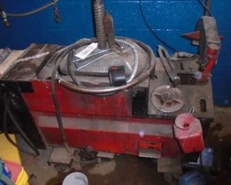 TIRE CHANGER