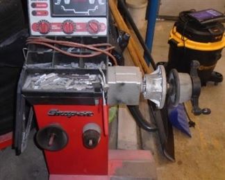 SNAPON WHEEL BALANCER