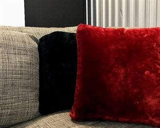 Detail
Minotti 
Milano 7 piece sectional sofa 
velvet & faux fur throw pillows
SOLD