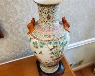 Chinese Vase with Dragon Details