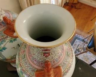 Chinese Vase with Dragon Details