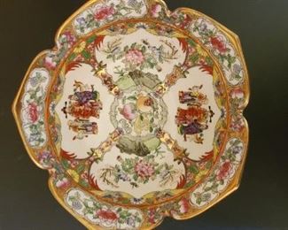 Chinese Famille Rose Medallion Scalloped Bowl