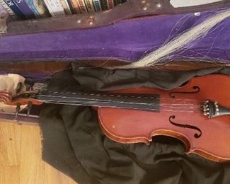 violin, needs repair