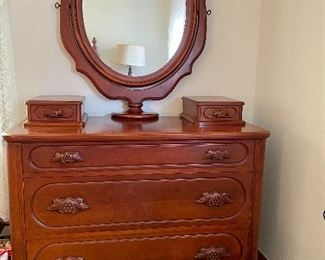 Lillian Russell four piece bedroom set
Dresser
