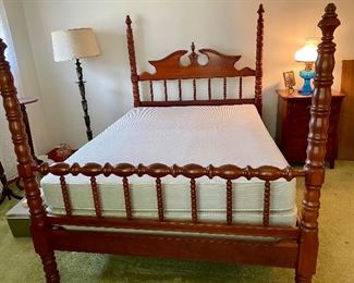 Full size
Lillian Russell four piece bedroom set
Furniture can be purchased early. Priced individually