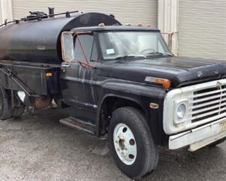 VIN F61CKF57916 Make: Ford Model: F-600 Trim Level: Asphalt Tanker
Engine Type: V8
Transmission: 4 Speed Manual
Miles: TMU
Color: Black
Driveline: 2WD *INOP*
Located In: Chattanooga, TN
Operational Status: Does NOT Run
*Sold on Bill of Sale Only*
*True Year Unknown*
*Passenger Door Does NOT Open*
Manual Windows
Manual Seats
Manual Locks
Manual Mirrors
Leather Interior
Heat/AC Unable To Test
**Sold as is Where is**