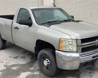 VIN 1GCHC24K88E110472
Year: 2008 Make: Chevrolet Model: Silverado 2500HD Trim Level: LS
Engine Type: 6.0L V8 Vortec
Transmission: Automatic
Miles: 203,275
Color: Beige
Driveline: 2WD
Located In: Chattanooga, TN
Operational Status: Runs And Drives
*Emergency Brake Is Sticking*
Power Locks
Manual Windows
Manual Mirrors
Manual Seats
Cloth Interior
Heat/AC Tested Works
Sold On IL Title
**Sold as is Where is**

1-44
