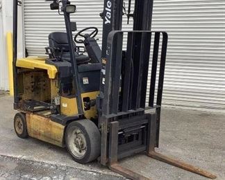 Located in: Chattanooga, TN
MFG Yale
Model ERC040ZGN36TE084
Ser# E108V11584W
Electric Forklift
*No Battery*
*No Key*
36" Forks
**Sold as is Where is**
Unable To Test