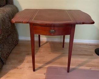 Gorgeous drop leaf side table with drawer in excellent condition. Leaf dropped: 18 x 26 x 24 Leaf out: 33 x 26 x 24 https://ctbids.com/#!/description/share/974628