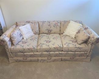 This sofa is made by Drexel and is comfortable and themed with a floral pattern. Comes with two throw pillows and is in good condition. 78x35x28 https://ctbids.com/#!/description/share/974528