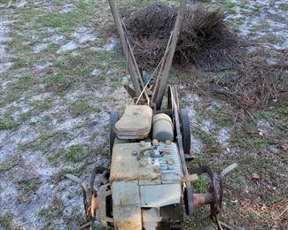 Snapper Rotor Tiller , 3 HP Briggs & Stratton. Was not able to test it running but, it does have compression when pulled. No gas to run it. https://ctbids.com/#!/description/share/974429