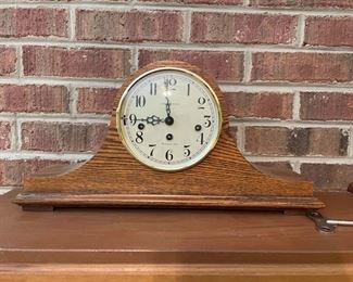 Mantel clock in great condition. 17 1/2 x 4 x 9

Westminster Chime