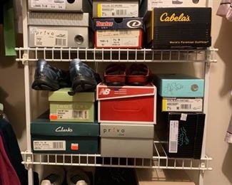 This is an assorted collection of women’s shoes. They include brands such as Clark’s, Cabelas, Dexter and more Sizes: 7-7.5 https://ctbids.com/#!/description/share/974400