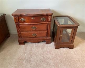 Two drawer side table and a glass display table. Side table has a lot of surface wear and would be a great project piece, measures: 30 x 18 x 28" Display table has glass cabinet underneath the glass top: 16 x 24 x 21". https://ctbids.com/#!/description/share/981197