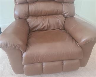 Brown leather La-Z-Boy Recliner is in good condition. Recliner has a manual lever to easily recline and fold back. Measures 45" x 33" x 42". https://ctbids.com/#!/description/share/981219
