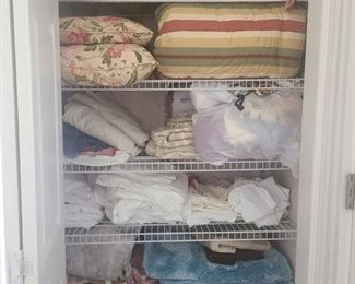 King size bed linens and some bathroom floor covers. There are also some cute deco pillows. https://ctbids.com/#!/description/share/981223