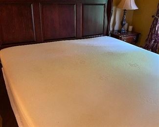 King Size Sleigh Bed w/ mattress