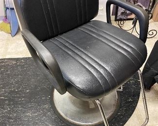 Hydraulic hair styling chair