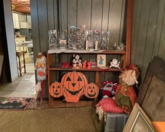 CHRISTMAS AND HALLOWEEN ROOM