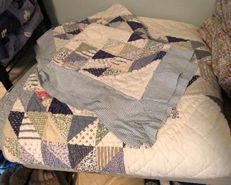 Queen size quilt and matching shams