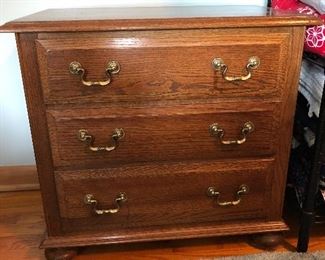 Ethan Allen small chest of drawers.....