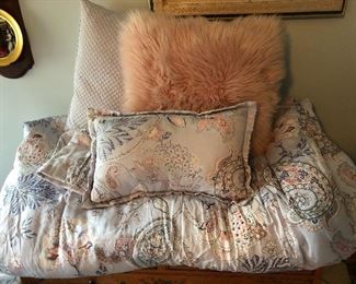 Queen bedding set
