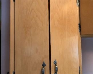Vintage kitchen cabinets! They will be professionally removed and available for pick up!