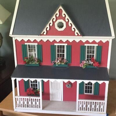 Very nice dollhouse.