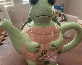 Turtle tea kettle 