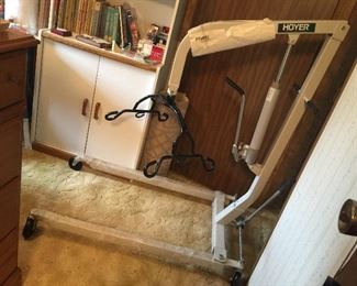 Like new Hoyer manual hydraulic lift with 400-pound capacity and sling (not shown).