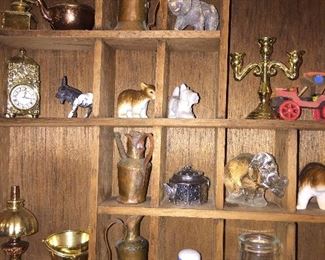 A big variety of miniature items. 