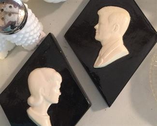 Jackie and John F. Kennedy silhouette plaques made of ceramic. 
