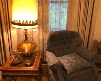 Retro 70s lamp light up inside glass!