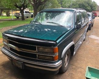1998 Chevy Suburban in working condition, 114k mileage