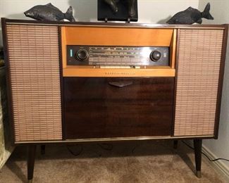 Grundig Majestic Console radio in perfect and working condition.