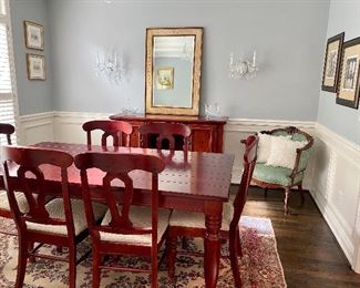 Dining Room Table w/ 6 chairs and buffet set. Antique Rug.