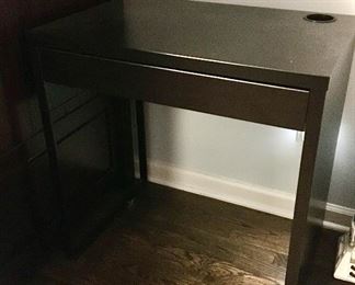 1 drawer desk