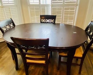 Kitchen table with additional leaf and 4 chairs. Fabris can be charged on chairs. Perfect set for refurbishing, and paint into any distressed look.