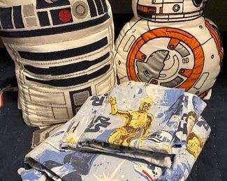 Full Size Star Wars Pottery Barn Bed Sheets w/ 2 pillow cases. R2D2 and BB8 Throw Pillows. Perfect for a Star Wars loving kid in all of us!
