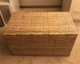Wicker Hamper with Cloth Liner
